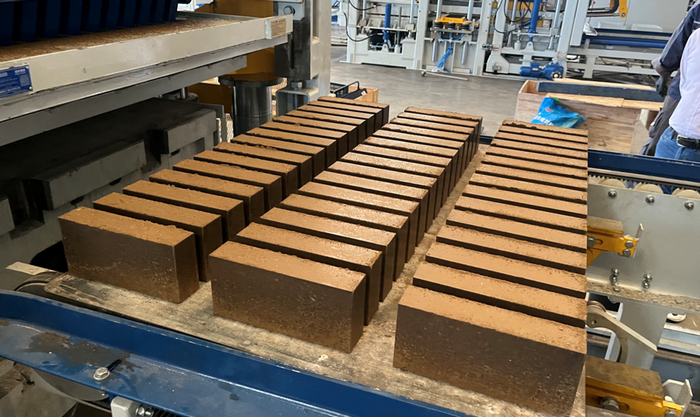 ZN1500 to'liq avtomatik g'isht ishlab chiqarish mashinasi Sharqiy Xitoy mijoziga loy resurslaridan foydalanish imkoniyatini beradi